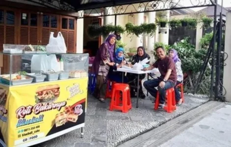jualan di garasi rumah